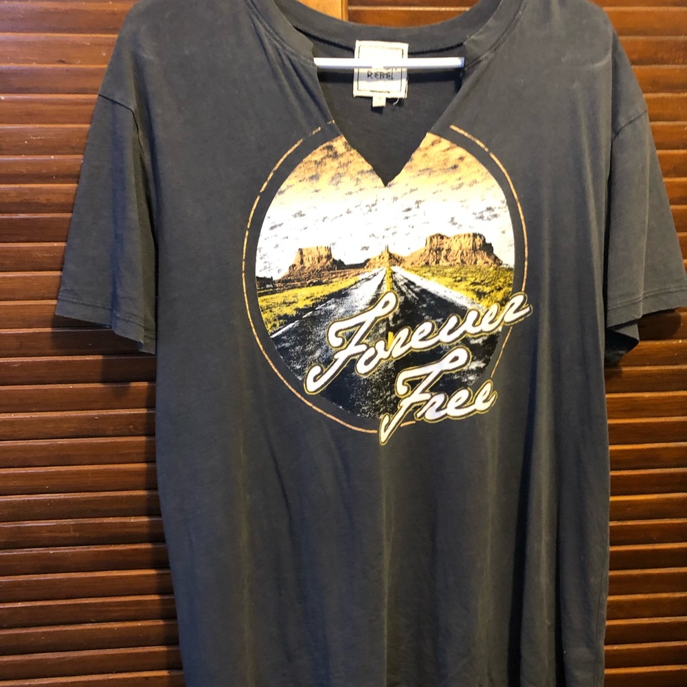 Cute t-shirt from Buckle